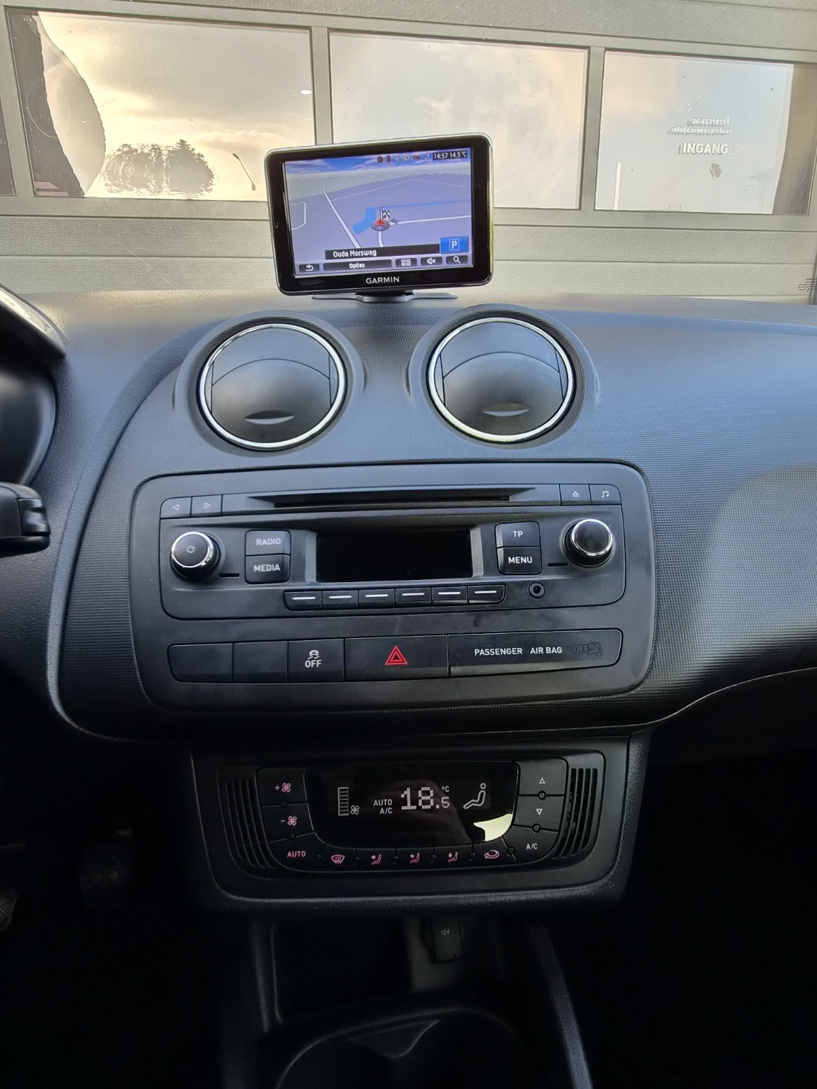 SEAT Ibiza L-709-BD – Garmin navigatie en audio