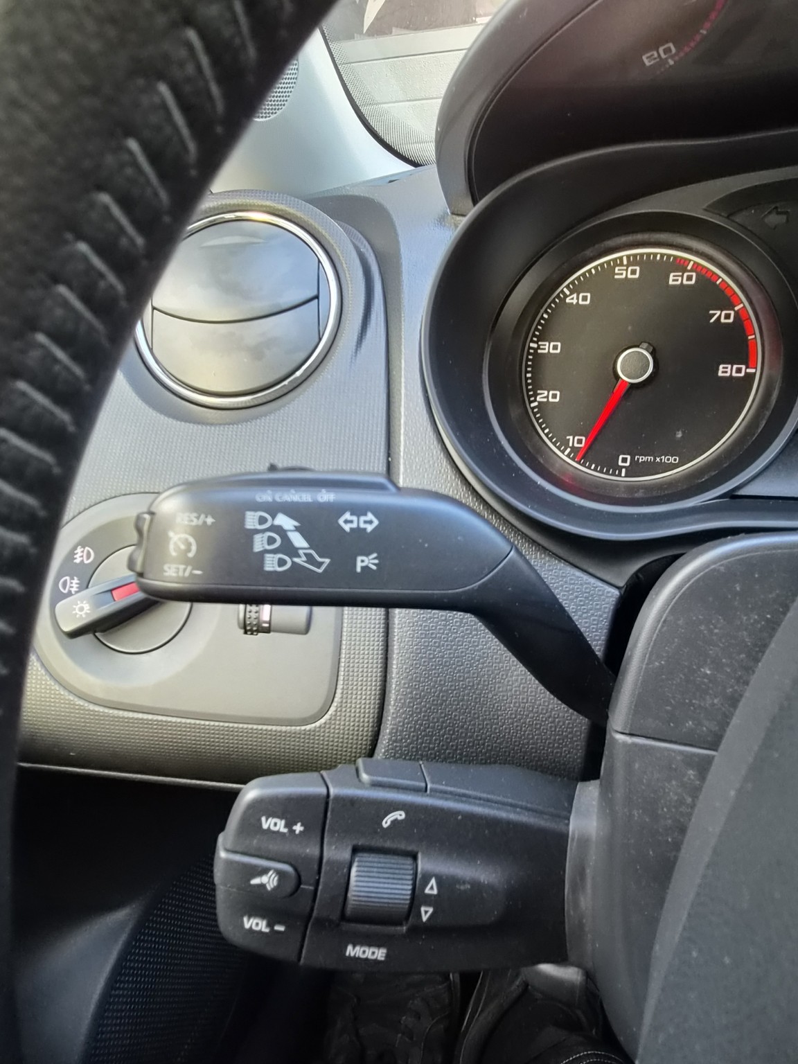 SEAT Ibiza L-709-BD – cruise control en multifunctionele bediening