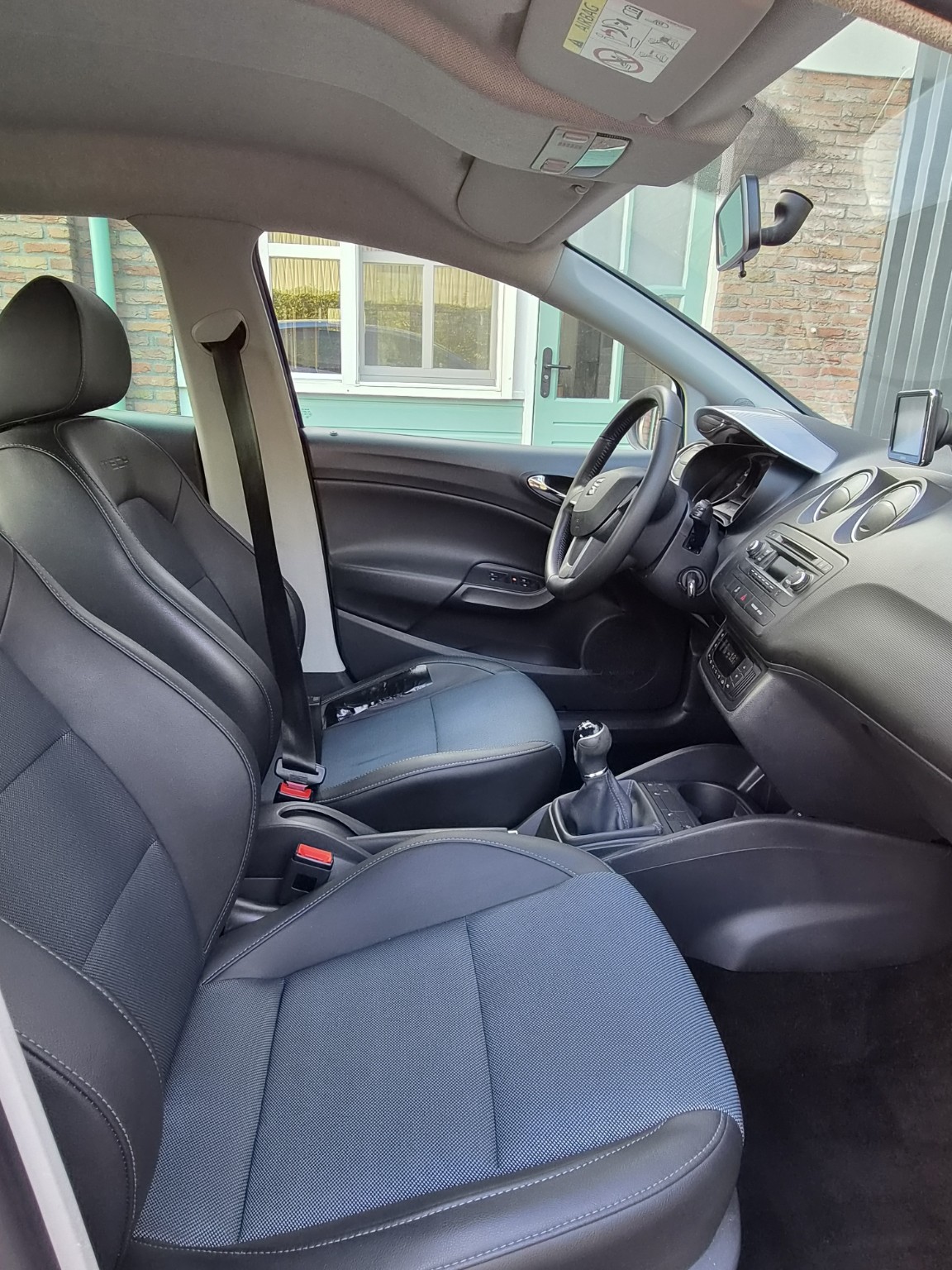 SEAT Ibiza L-709-BD – I-Tech voorstoelen en dashboard